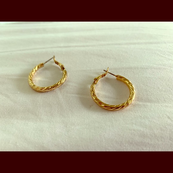 Earrings - Picture 1 of 1